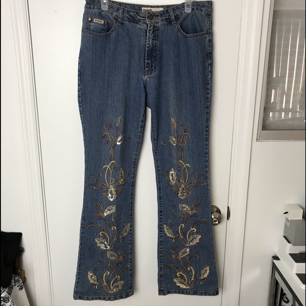 Daniel Jeans. Woman’s Flare size 13/14.